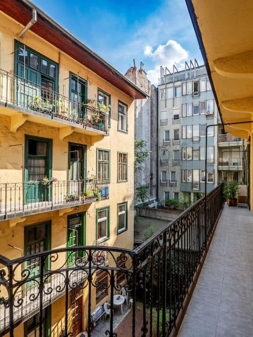 Mexicopo Apartment With Garage 布达佩斯 外观 照片